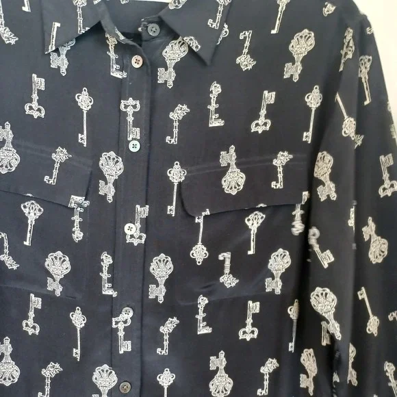 Equipment Femme Black White 100% Silk Skeleton Key Print Button Down Shirt S - Picture 8 of 10